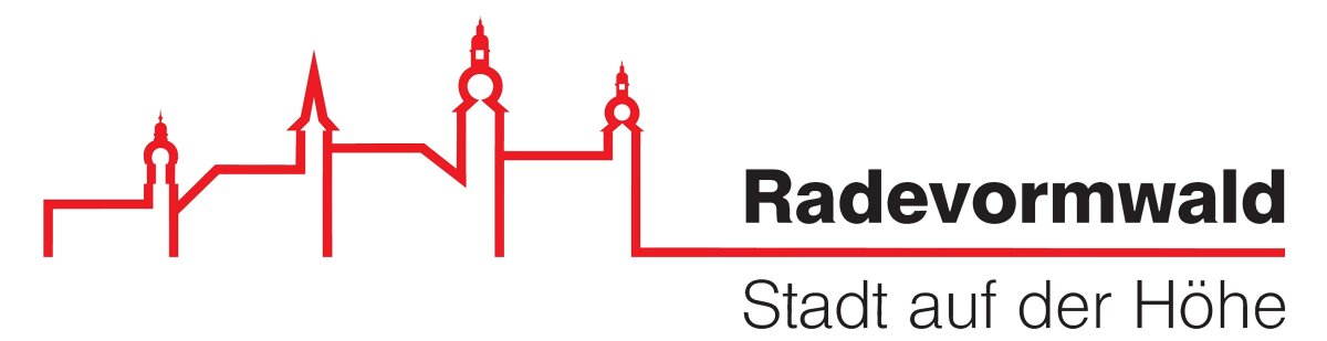 Ein Logo mit einer roten stilisierten Skyline von Gebäuden, darunter der Text 'Radevormwald' in schwarz und 'Stadt auf der Höhe' in grau.