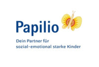 Das Bild zeigt das Logo von Papilio mit einem gelben Schmetterling und dem Text: 'Papilio - Dein Partner für sozial-emotional starke Kinder' auf weißem Hintergrund.