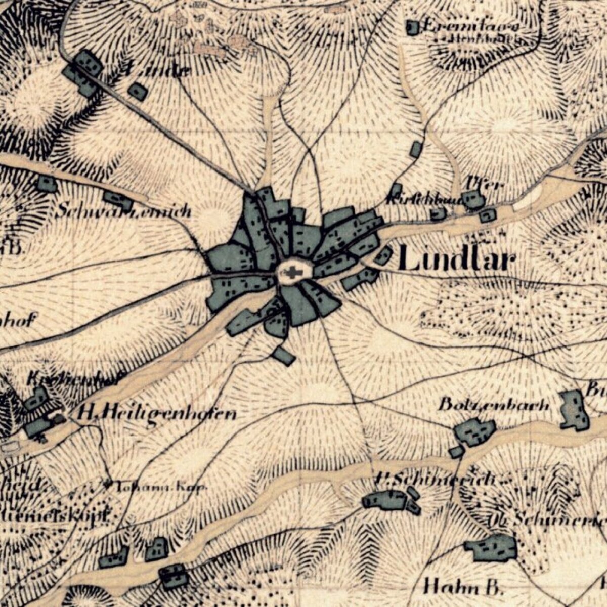 Historische Karte mit der Beschriftung 'Lindlar' im Zentrum. Gebäude, Straßen und umliegende Ortschaften sind eingezeichnet. Hügel und Wälder sind durch Schraffuren dargestellt.