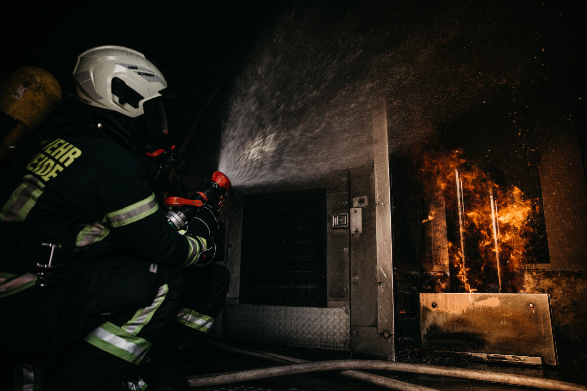 Feuerwehr bei der Brandbekämpfung
