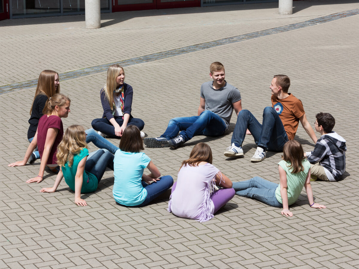 Unterricht drauen auf dem Schulhof