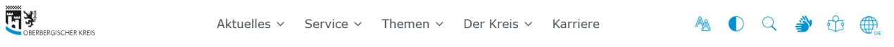 Webseitennavigation mit dem Logo des Oberbergischen Kreises links und den Menüpunkten Aktuelles, Service, Themen, Der Kreis, Karriere. Rechts verschiedene Icons, darunter für Barrierefreiheit, Kontrast, Suche, Gebärdensprache und Spracheinstellung (DE).