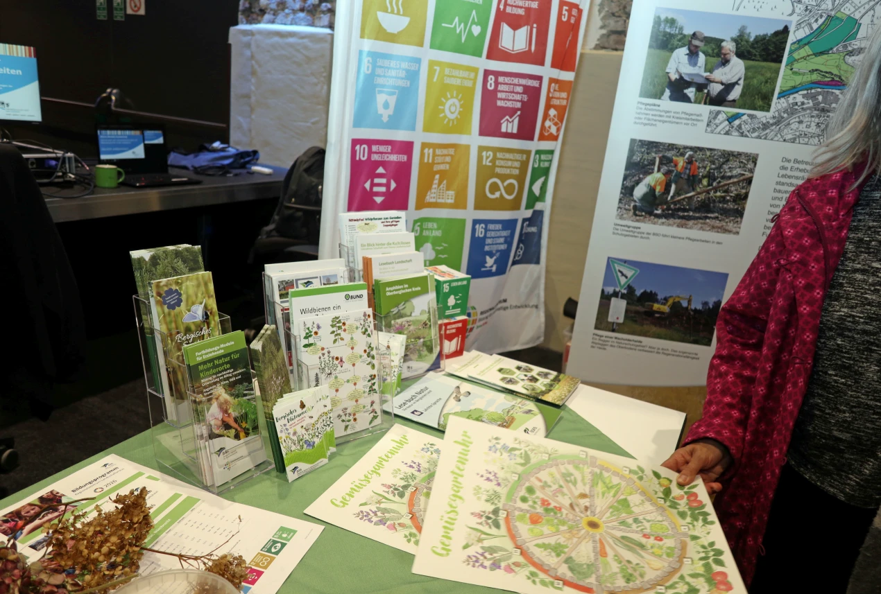 Biologische Station Oberberg/Bergische Agentur für Kulturlandschaft gGmbH bot praxisnahe Informationen für Interessierte, die z. B. mit einem naturnahen Garten einen Beitrag zum Klimaschutz "vor der eigenen Haustür" leisten möchten. (Foto: OBK) 